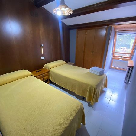 Hostal Los Valles Bielsa Bagian luar foto