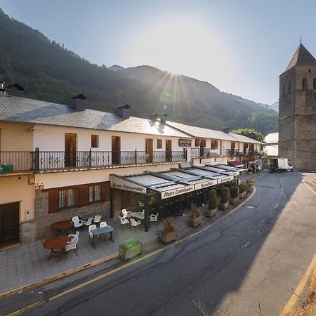 Hostal Los Valles Bielsa Bagian luar foto