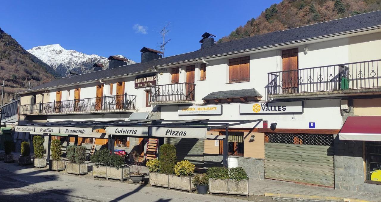 Hostal Los Valles Bielsa Bagian luar foto