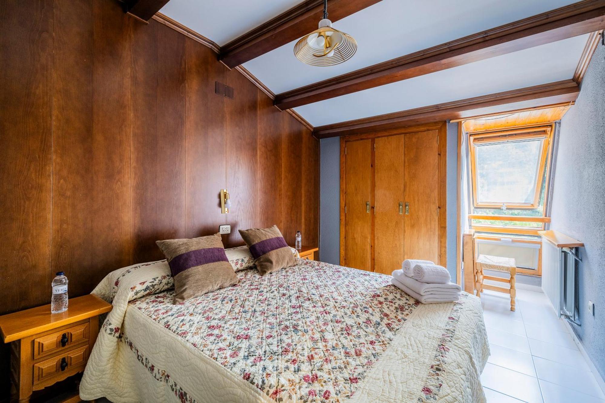 Hostal Los Valles Bielsa Bagian luar foto