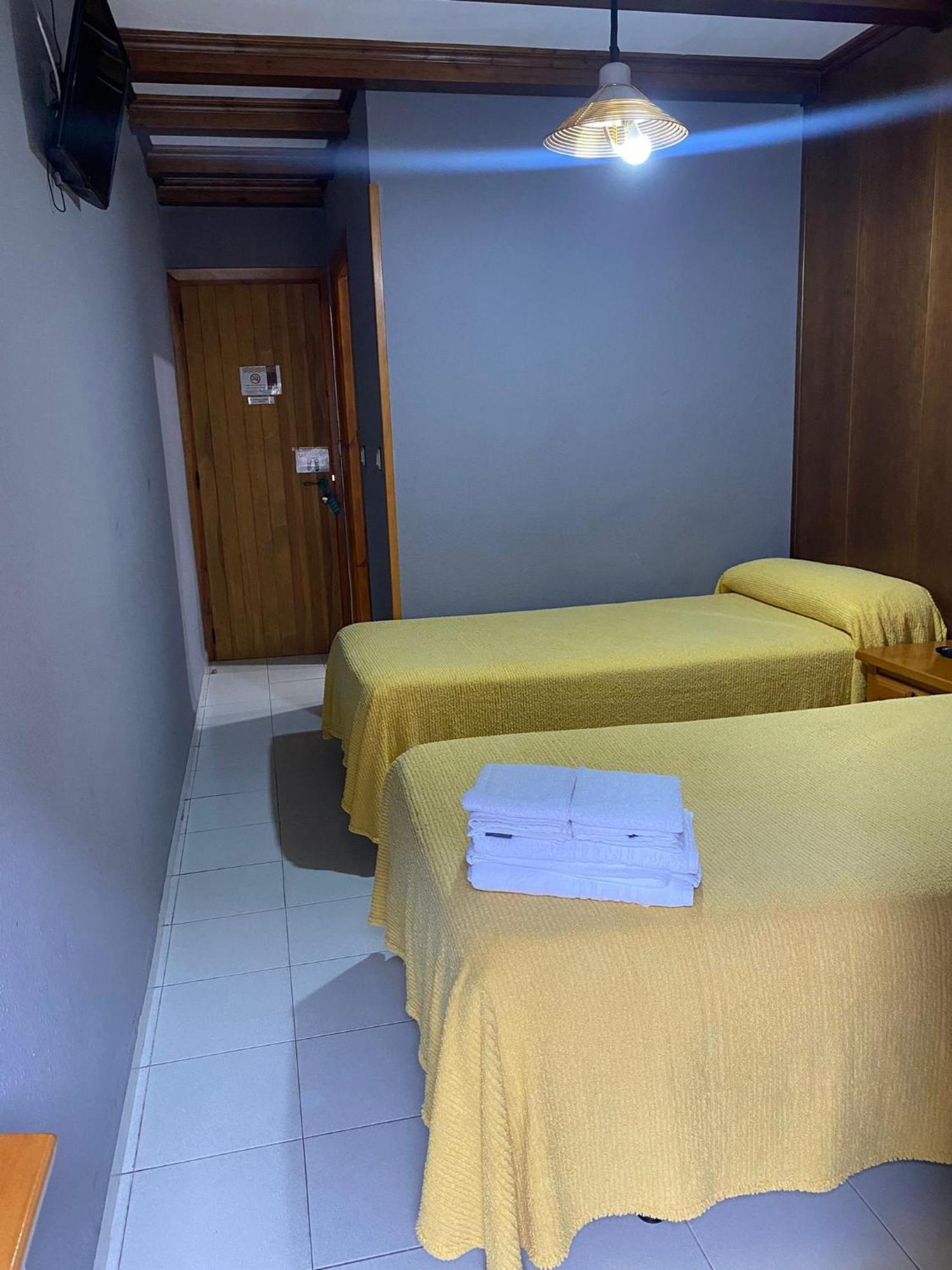 Hostal Los Valles Bielsa Bagian luar foto