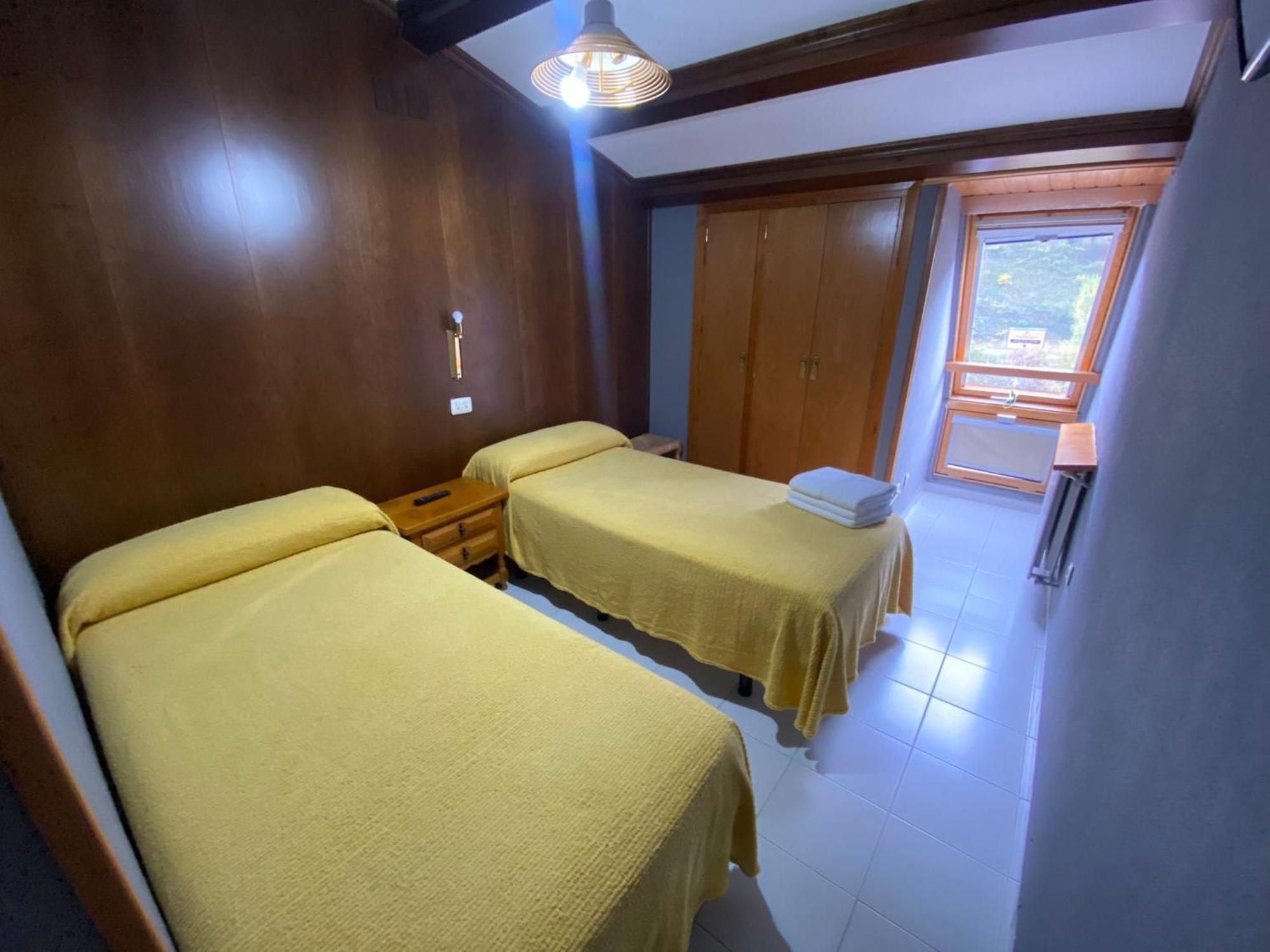 Hostal Los Valles Bielsa Bagian luar foto