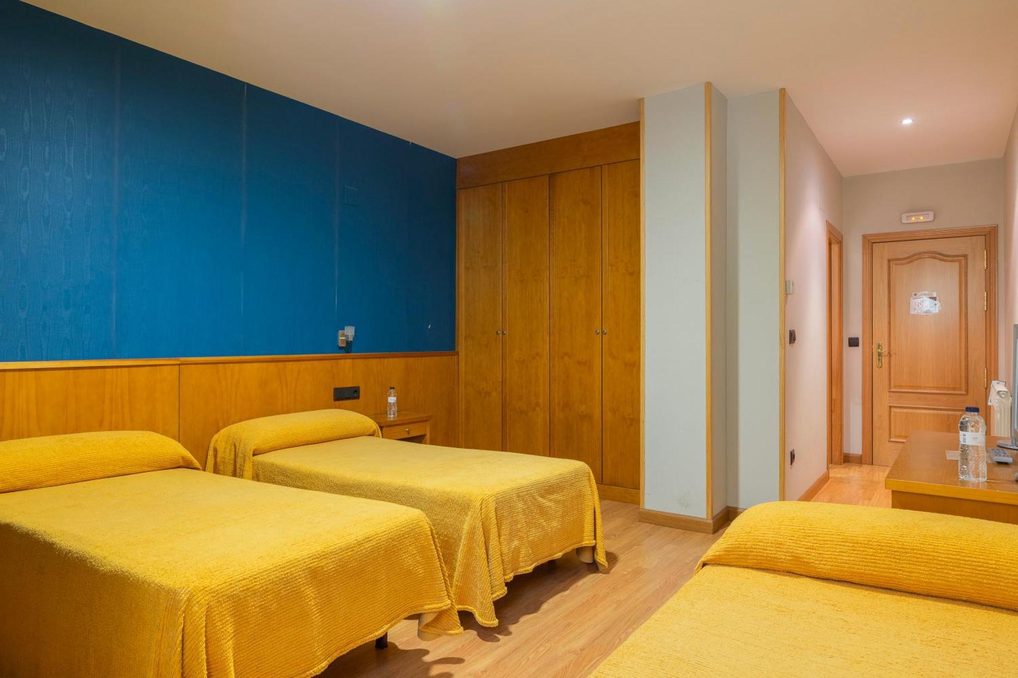 Hostal Los Valles Bielsa Bagian luar foto