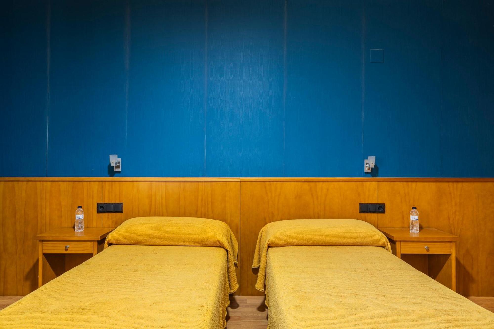 Hostal Los Valles Bielsa Bagian luar foto
