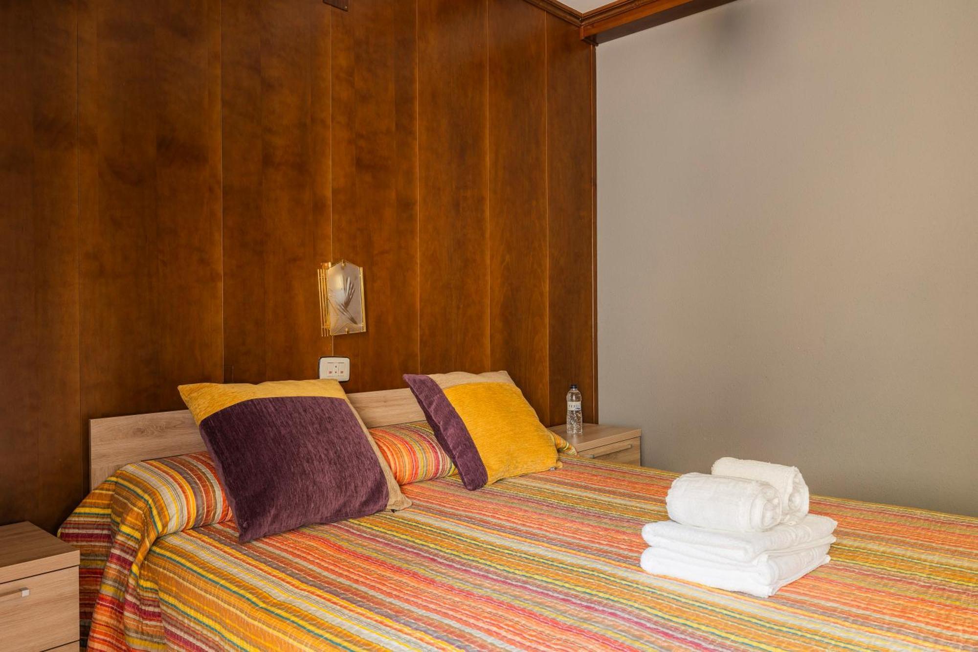 Hostal Los Valles Bielsa Bagian luar foto