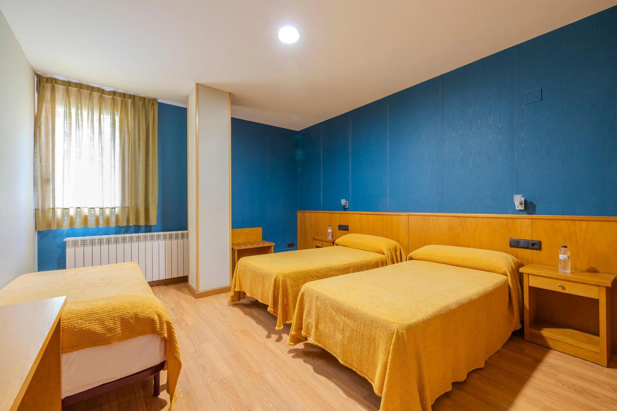 Hostal Los Valles Bielsa Bagian luar foto