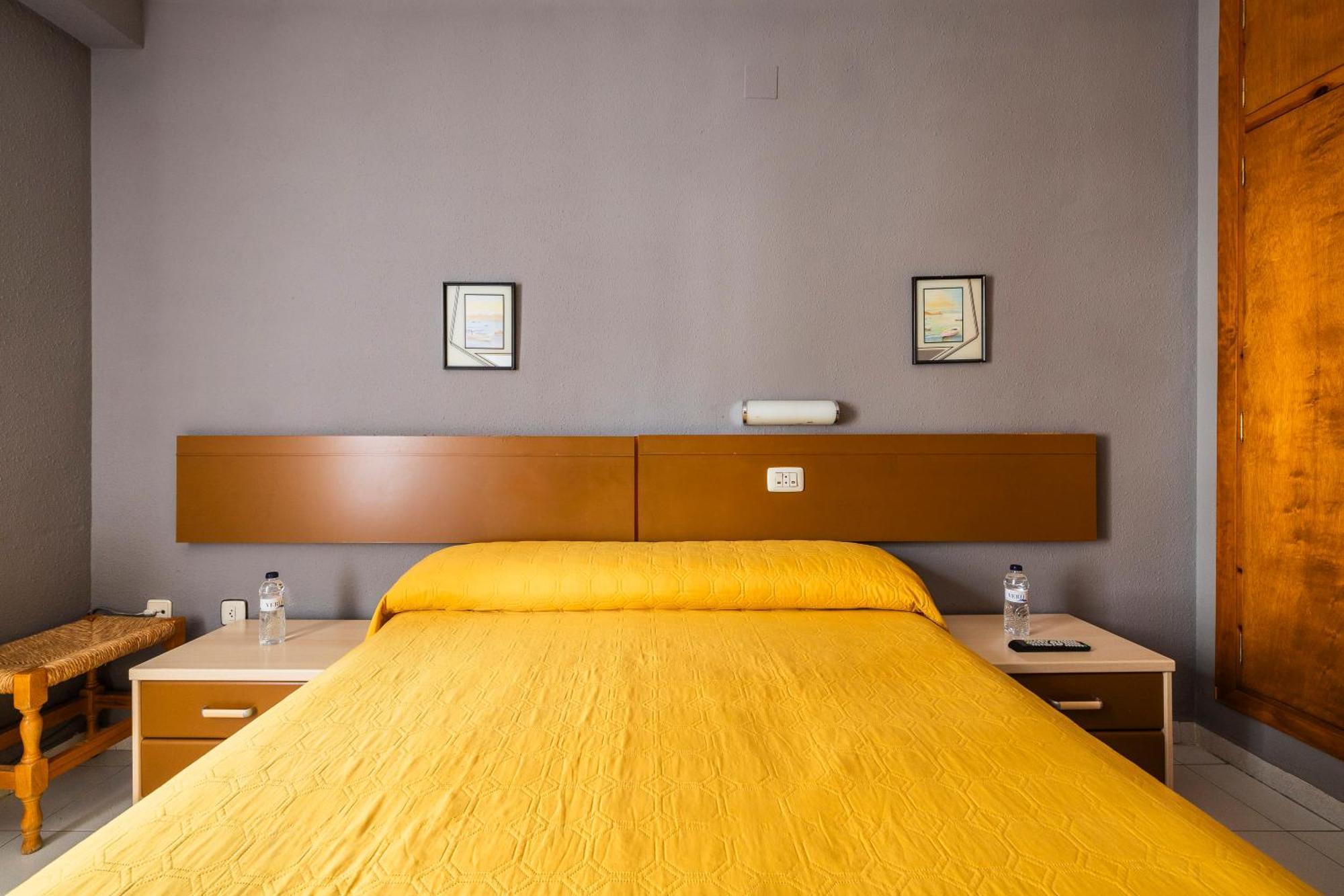 Hostal Los Valles Bielsa Bagian luar foto