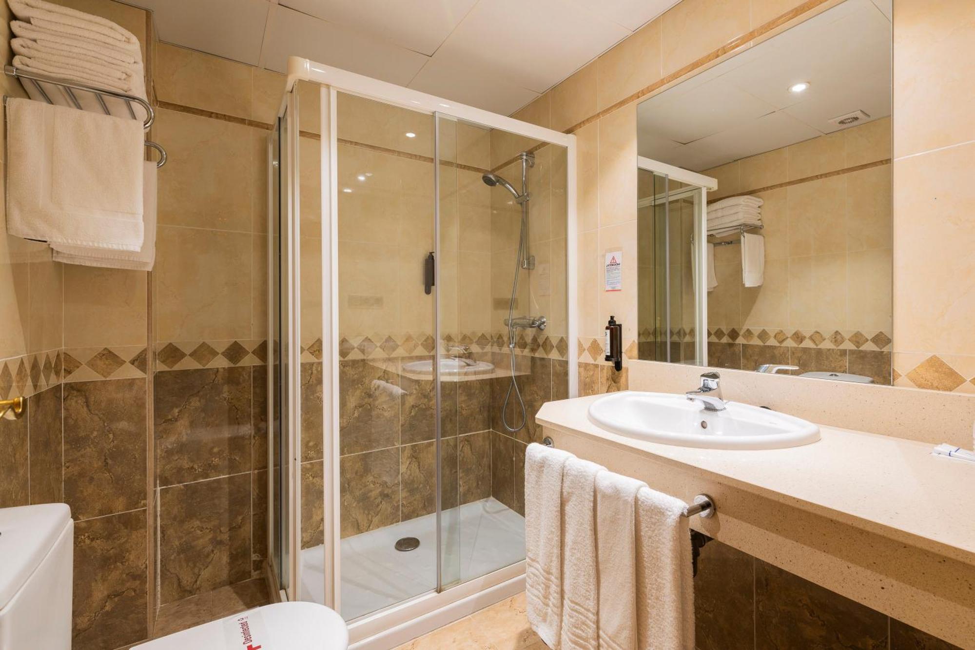 Hostal Los Valles Bielsa Bagian luar foto