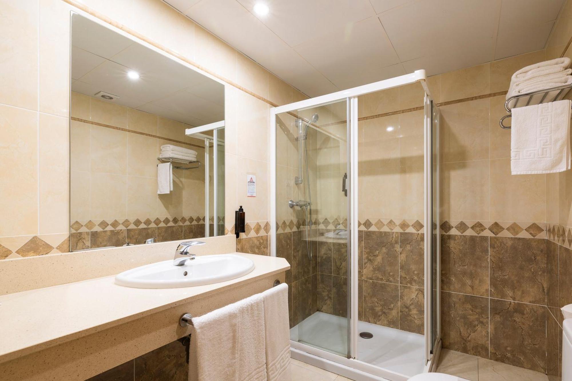 Hostal Los Valles Bielsa Bagian luar foto