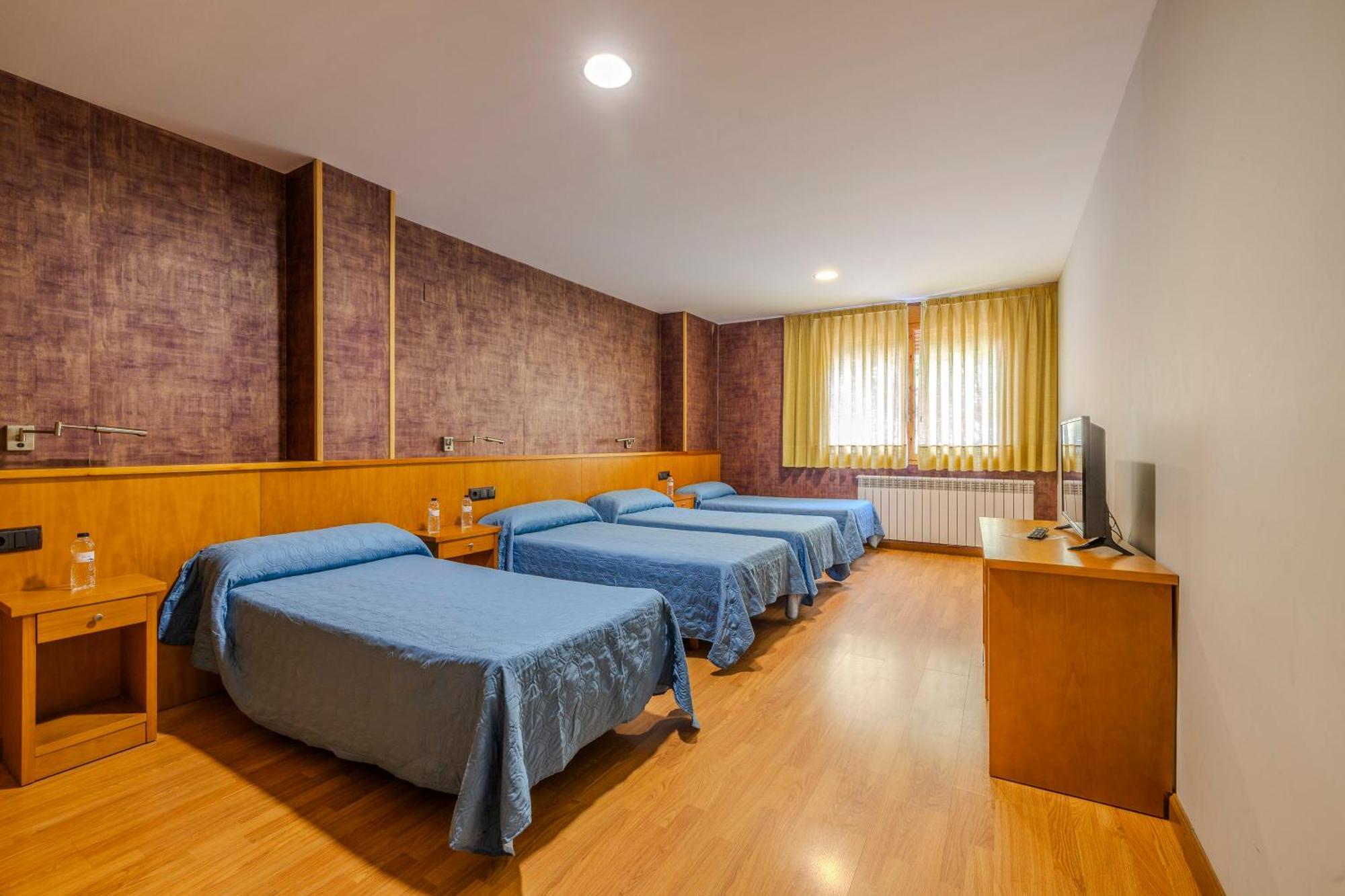 Hostal Los Valles Bielsa Bagian luar foto